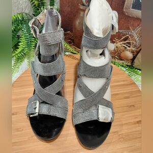 MICHAEL Michael Kors Gray Strappy Buckle Gladiator Sandals Sz 10